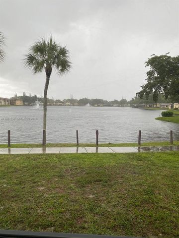 516 Briarwood Cir 1-51, Hollywood, FL 33024