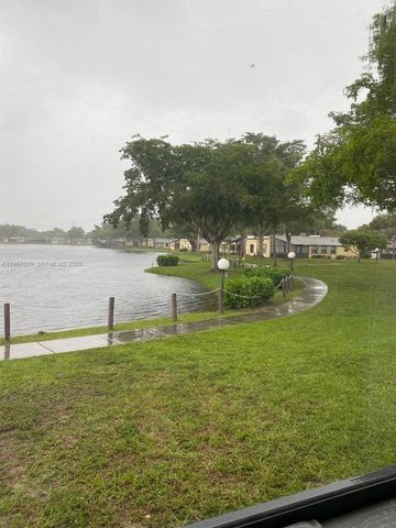 516 Briarwood Cir 1-51, Hollywood, FL 33024