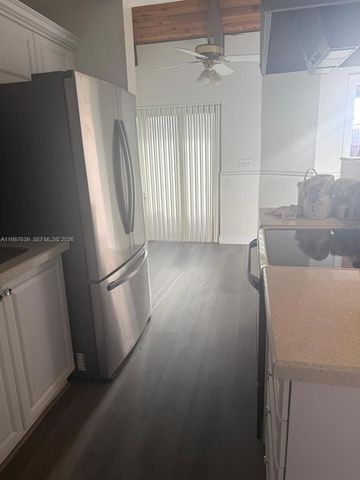 516 Briarwood Cir 1-51, Hollywood, FL 33024