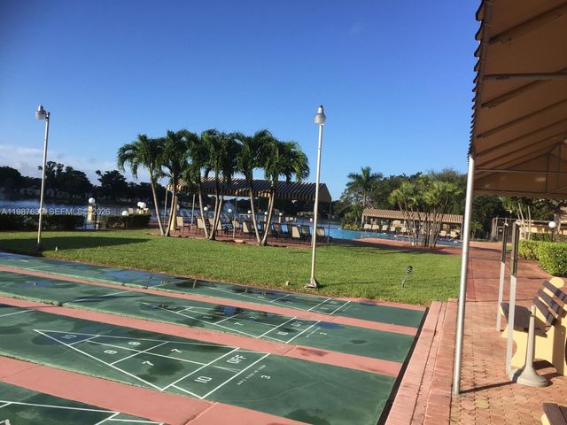 516 Briarwood Cir 1-51, Hollywood, FL 33024