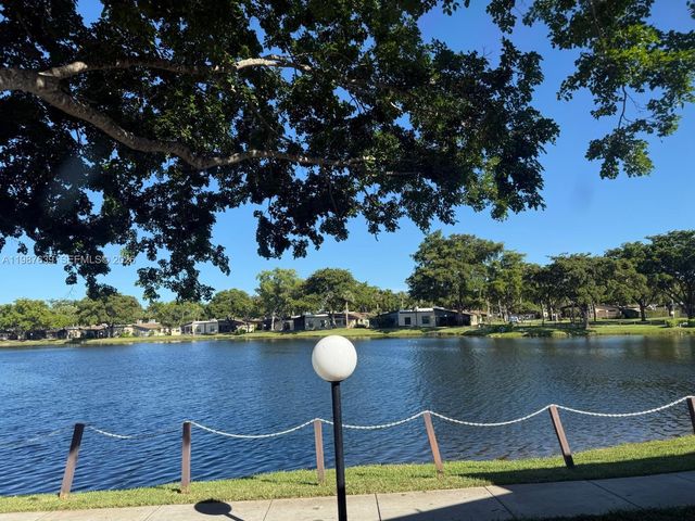 516 Briarwood Cir 1-51, Hollywood, FL 33024