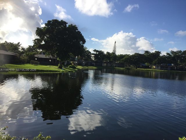 516 Briarwood Cir 1-51, Hollywood, FL 33024