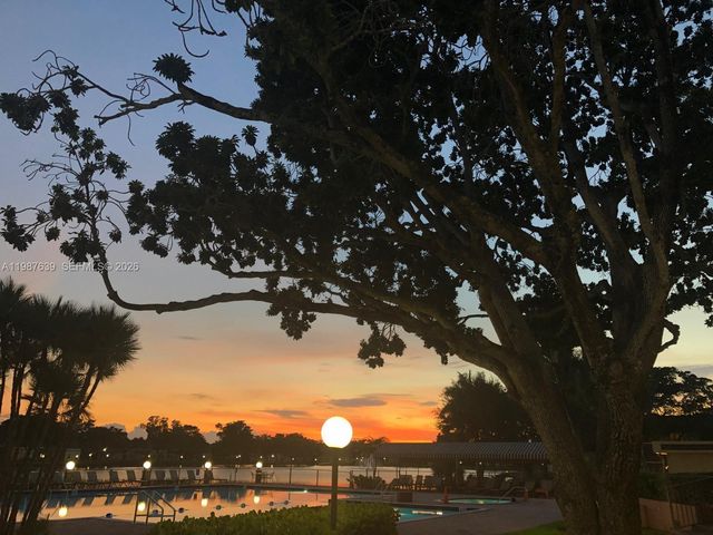 516 Briarwood Cir 1-51, Hollywood, FL 33024