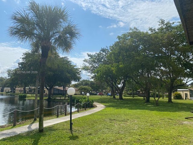 516 Briarwood Cir 1-51, Hollywood, FL 33024