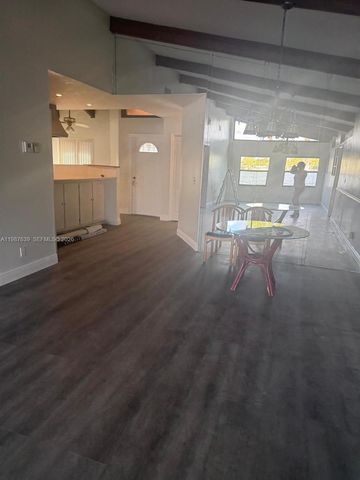 516 Briarwood Cir 1-51, Hollywood, FL 33024