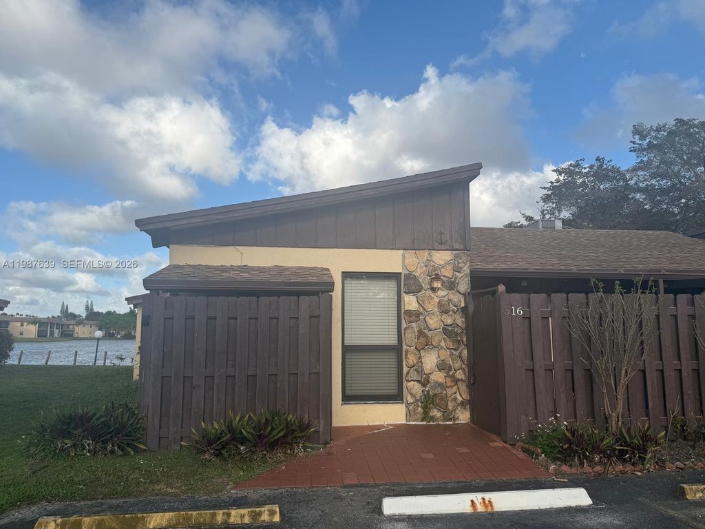 516 Briarwood Cir 1-51, Hollywood, FL 33024