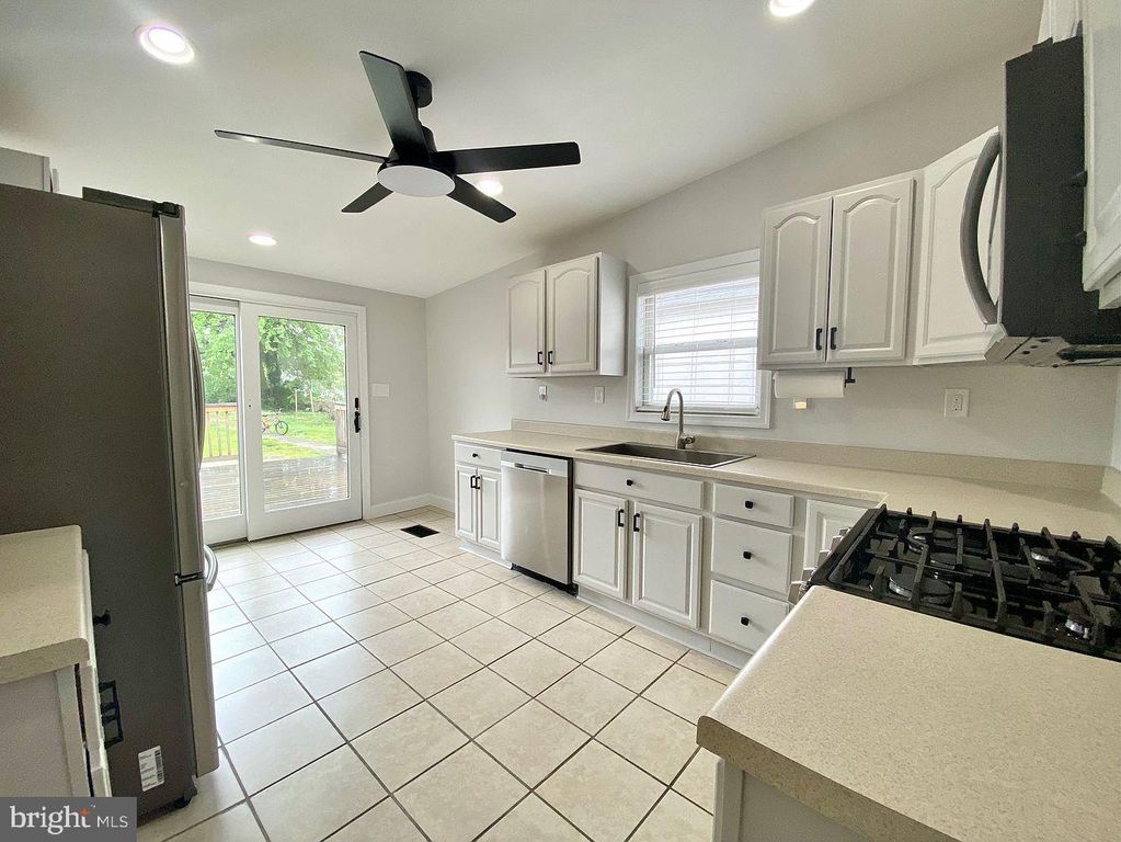 120 W 3RD ST #, BRIDGEPORT, PA 19405 — photo 2