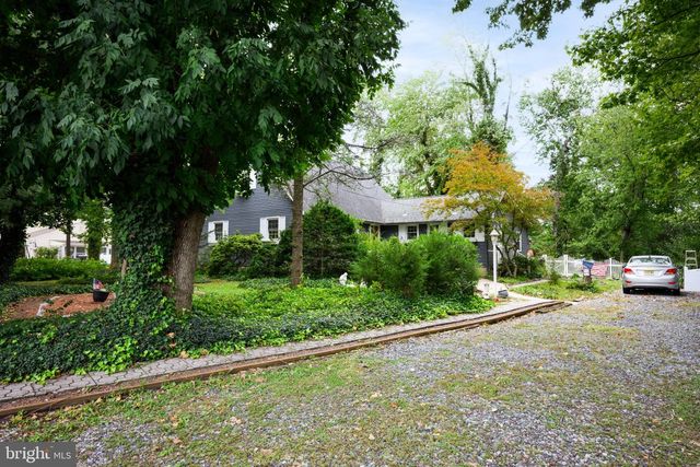 8 MCKINLEY AVE, Blackwood, NJ 08012