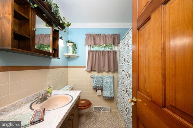 8 MCKINLEY AVE, Blackwood, NJ 08012