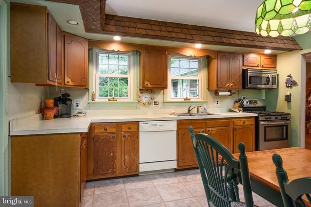 8 MCKINLEY AVE, Blackwood, NJ 08012