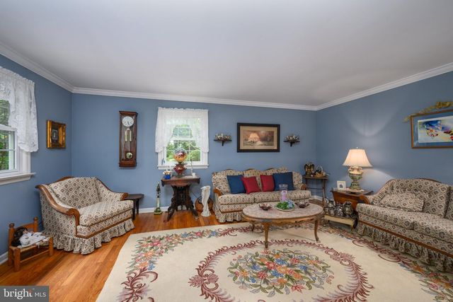 8 MCKINLEY AVE, Blackwood, NJ 08012