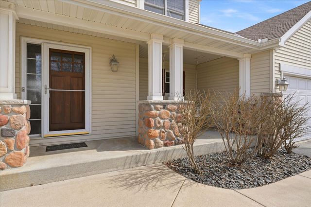 1408 Singing Hills Drive SE, Lonsdale, MN 55046