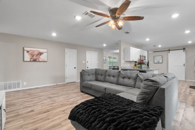 360 County Road 4358, Decatur, TX 76234