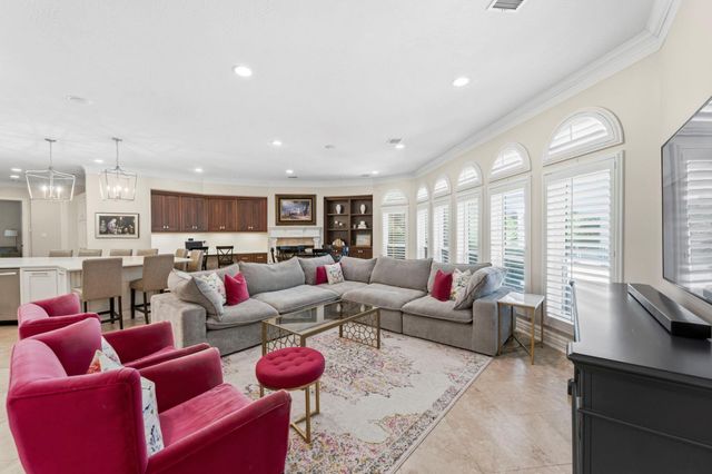 63 NW Chancery Place NW, The Woodlands, TX 77381