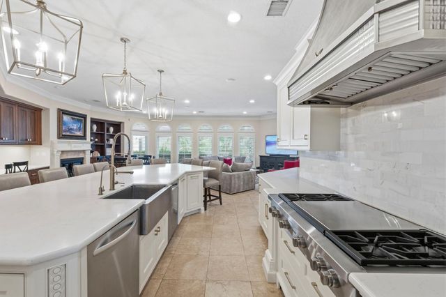 63 NW Chancery Place NW, The Woodlands, TX 77381