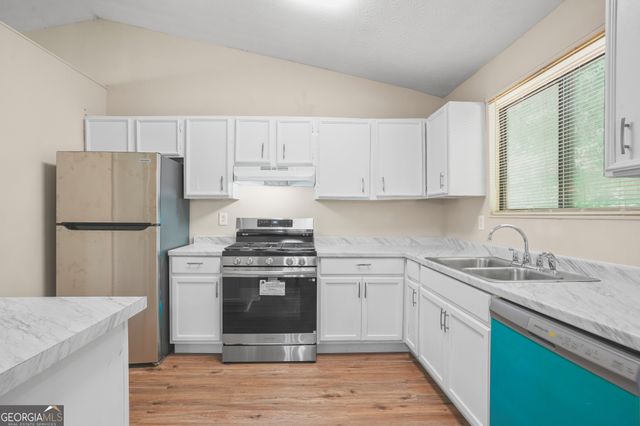4975 Galbraith Circle, Stone Mountain, GA 30088