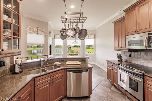 6105 Dogleg DR, Naples, FL 34113