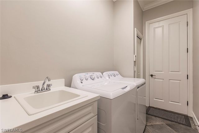 6105 Dogleg DR, Naples, FL 34113