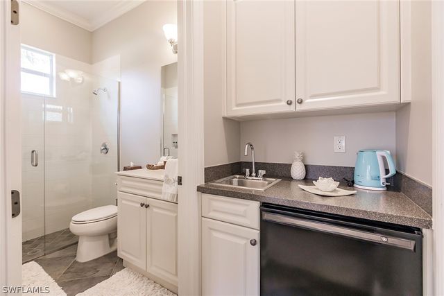 6105 Dogleg DR, Naples, FL 34113