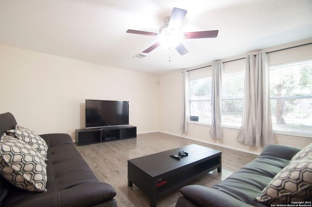 10106 CEDARCLIFF, San Antonio, TX 78245