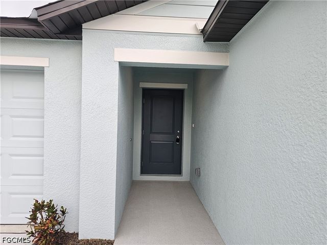 17316 Cantu CT, North Fort Myers, FL 33917
