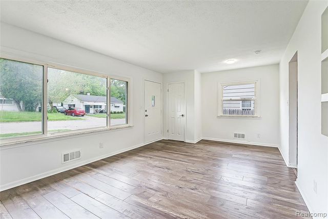449 Burton Court, Ypsilanti, MI 48197