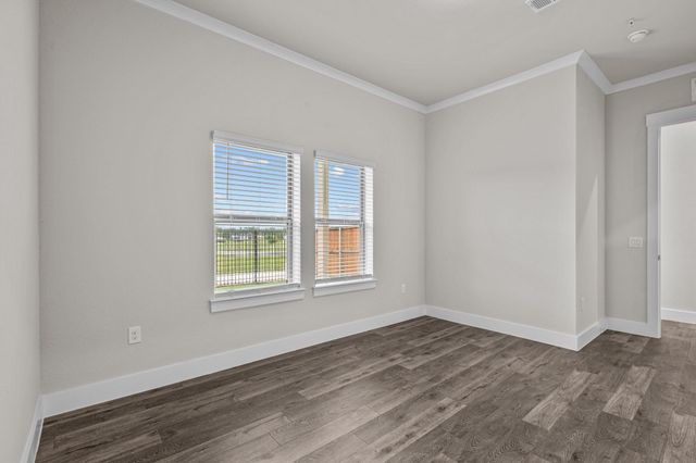 865 Limmer LOOP 403, Hutto, TX 78634