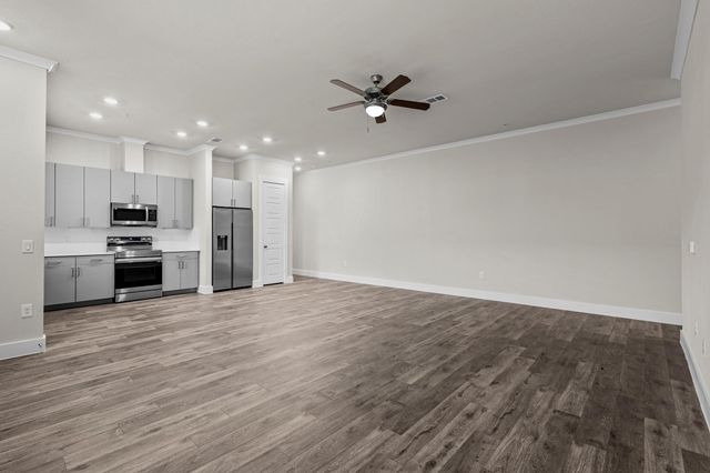865 Limmer LOOP 403, Hutto, TX 78634