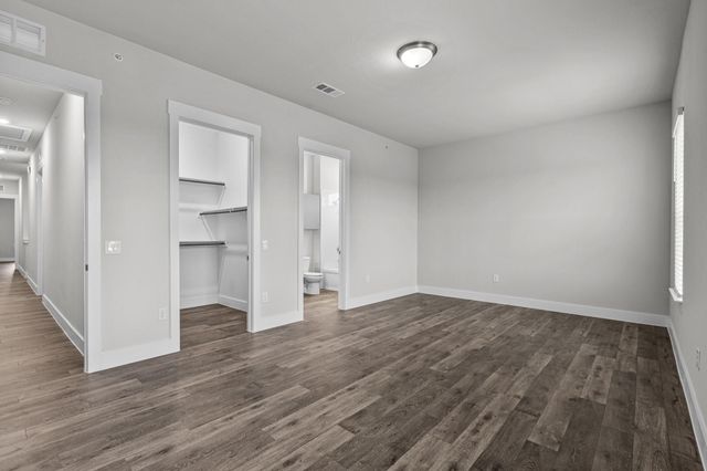 865 Limmer LOOP 403, Hutto, TX 78634
