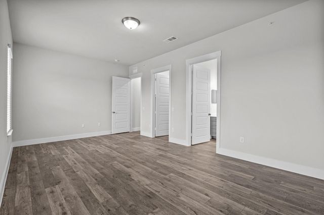 865 Limmer LOOP 403, Hutto, TX 78634