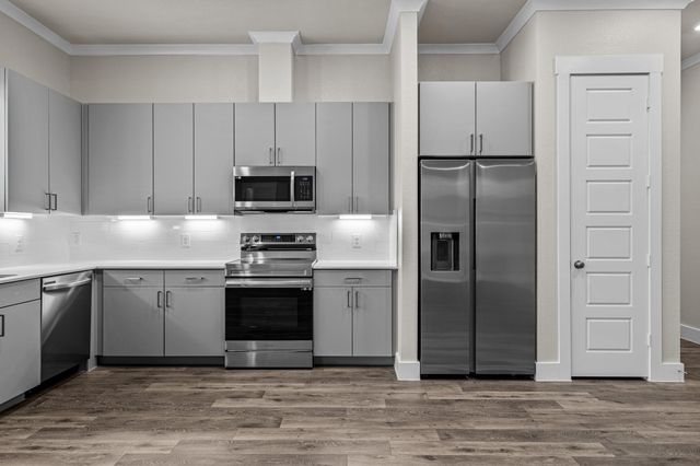 865 Limmer LOOP 403, Hutto, TX 78634