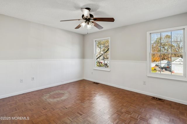 107 Spruce Circle N, Barnegat, NJ 08005