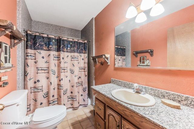 634 Skyhawk Dr, Spirit Lake, ID 83869