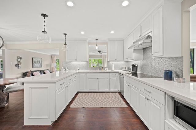 822 Surrey Lane, Simonton, TX 77485
