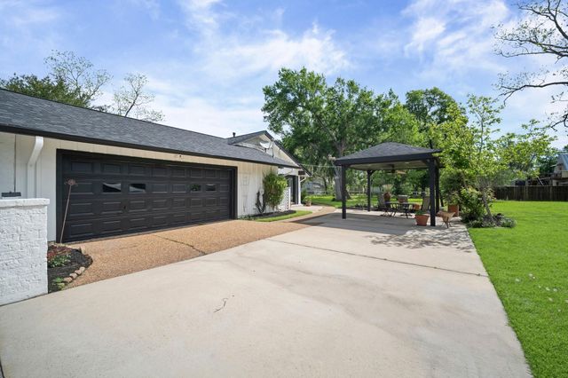 822 Surrey Lane, Simonton, TX 77485