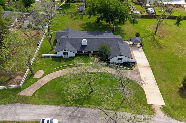 822 Surrey Lane, Simonton, TX 77485