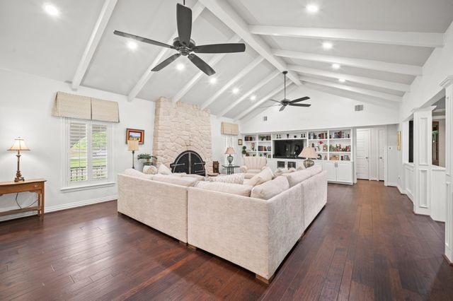822 Surrey Lane, Simonton, TX 77485