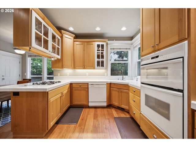 16173 Sw BRAY Ln, Portland, OR 97224