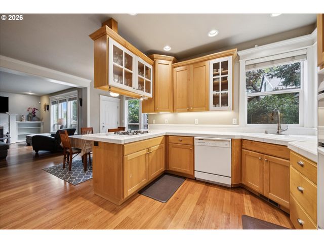 16173 Sw BRAY Ln, Portland, OR 97224