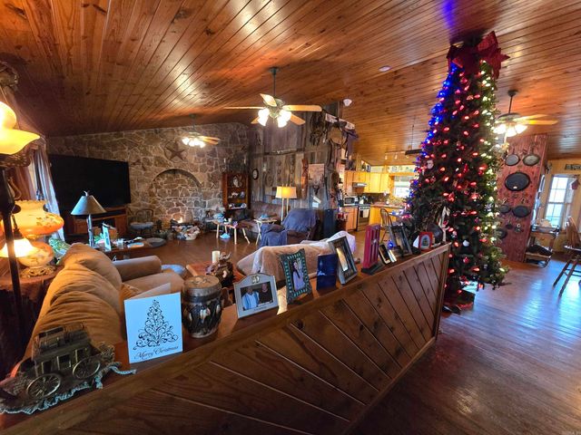 367 Bent Oak LN, Midway, AR 72651