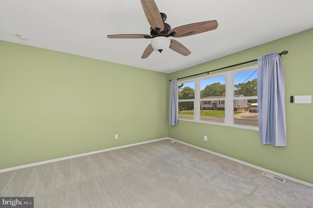 203 FOX LN, Williamstown, NJ 08094