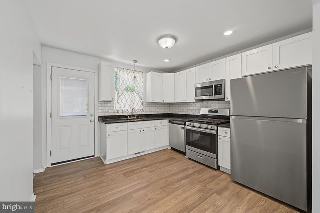 203 FOX LN, Williamstown, NJ 08094