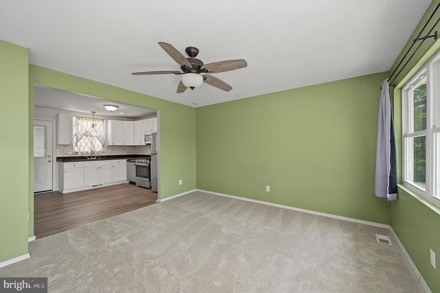 203 FOX LN, Williamstown, NJ 08094