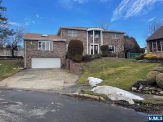 23 Carr Place, Totowa, NJ 07512