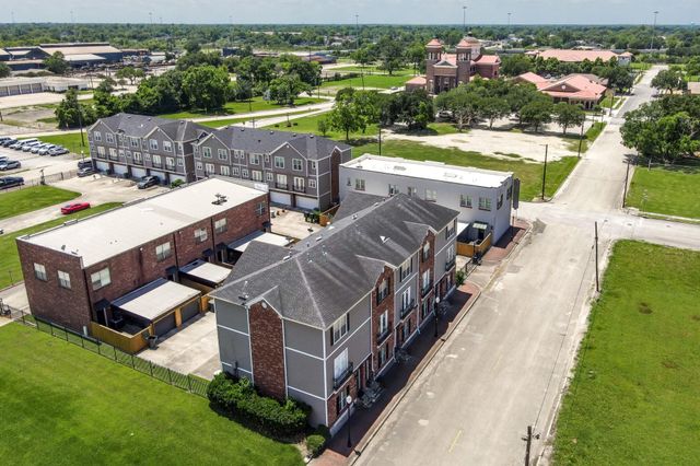 620 Cathedral Square, Beaumont, TX 77701