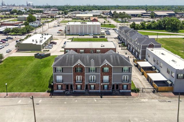 620 Cathedral Square, Beaumont, TX 77701