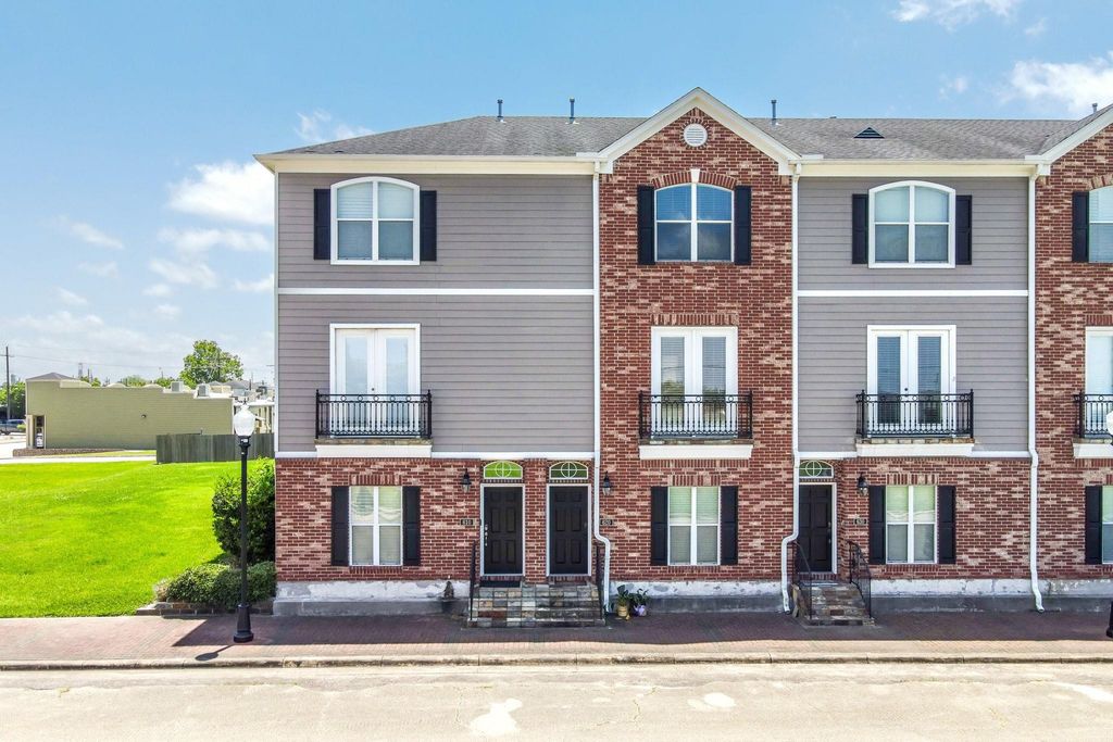 620 Cathedral Square, Beaumont, TX 77701