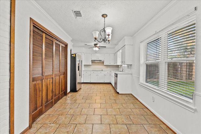 1506 Parkway Drive, Alvin, TX 77511