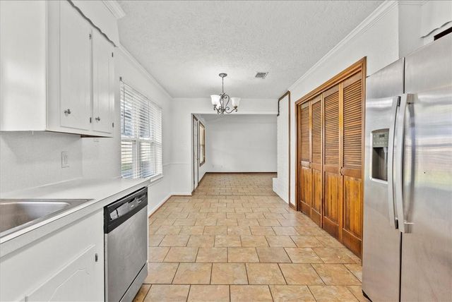 1506 Parkway Drive, Alvin, TX 77511