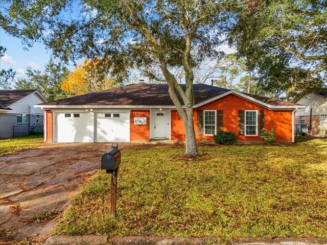 1506 Parkway Drive, Alvin, TX 77511